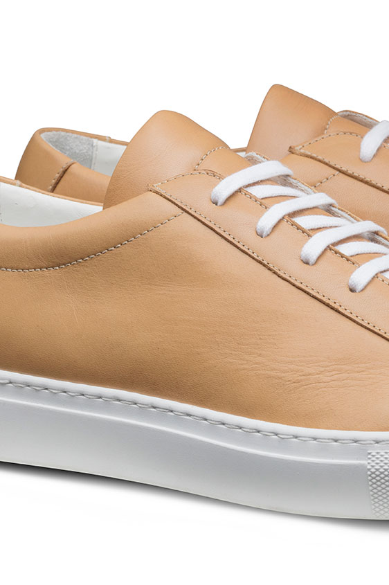 Кеды светло-оранжевые на шнуровке из кожи