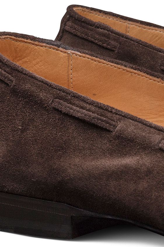 Темно-коричневые лоферы из замши