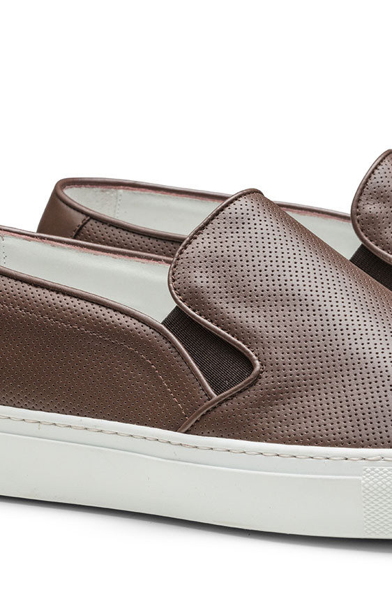 Слипоны темно-коричневые из перфорированной кожи