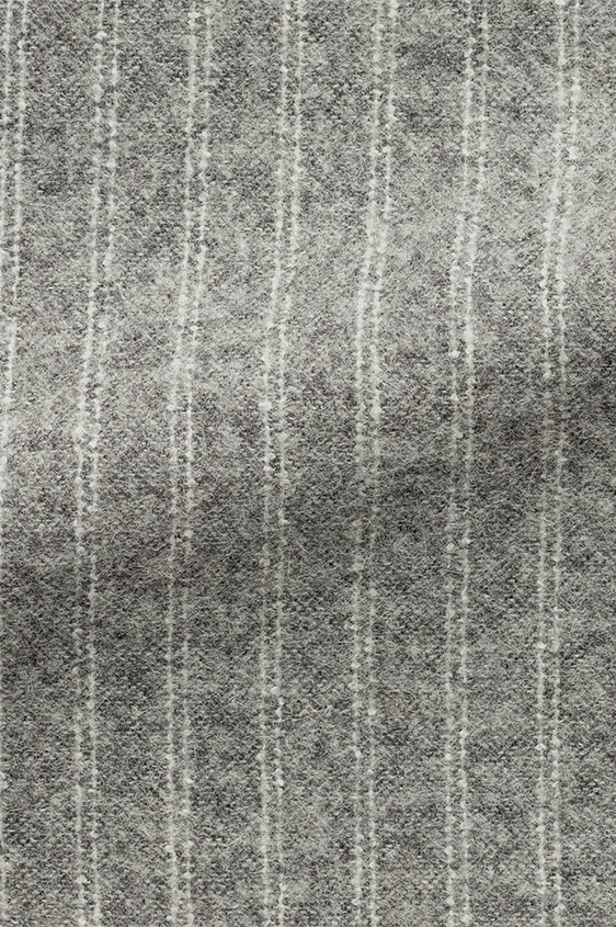 Серый фланелевый костюм в двойную белую полоску