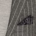 Серый фланелевый костюм в широкую полоску