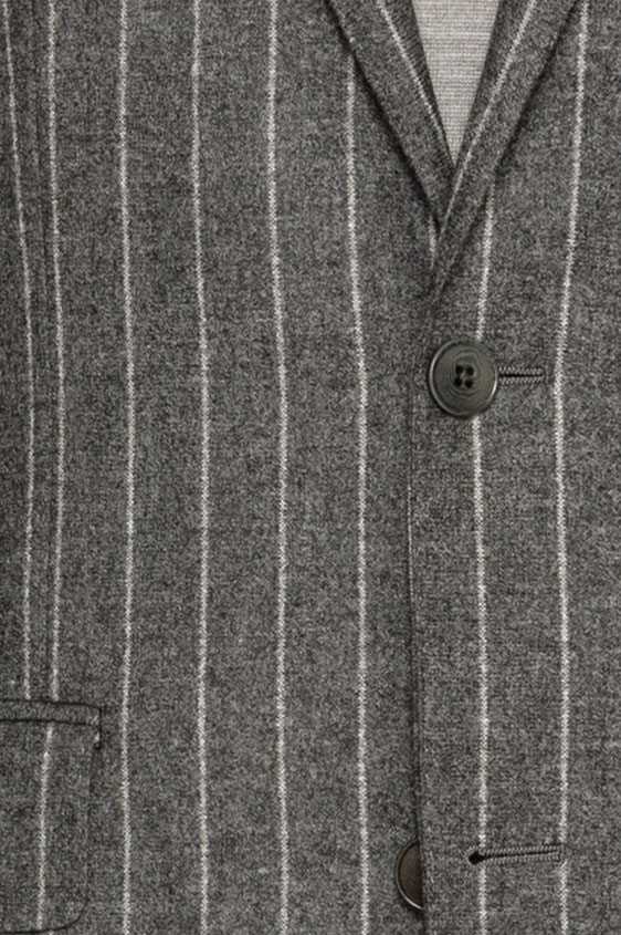 Серый фланелевый костюм в широкую полоску