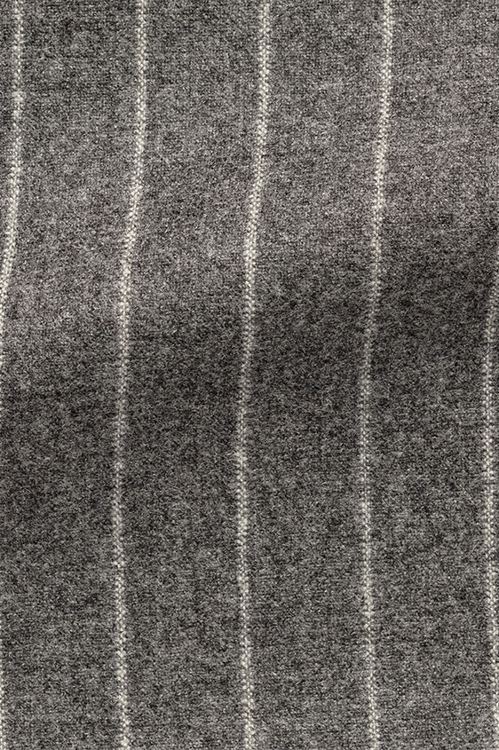 Серый фланелевый костюм в широкую полоску