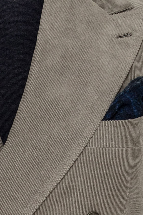 Серый вельветовый костюм