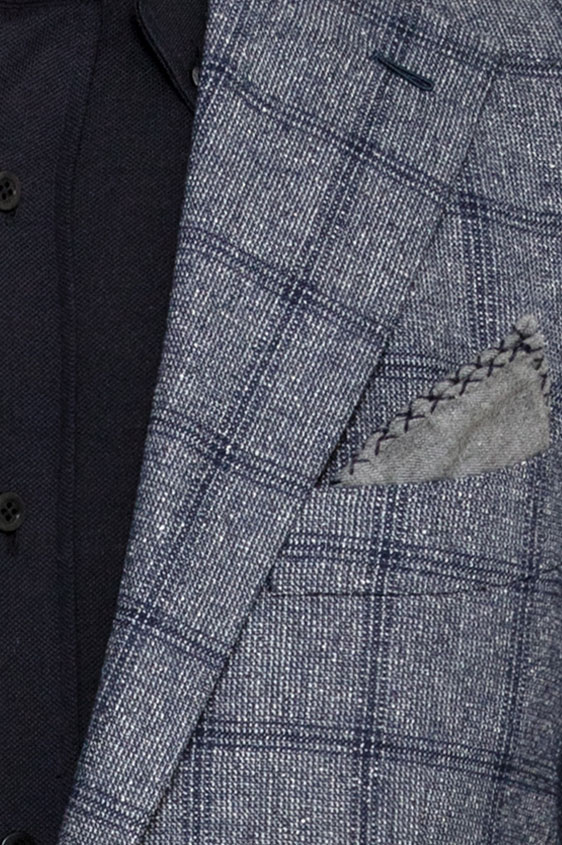 Серо-синий костюм в синюю клетку