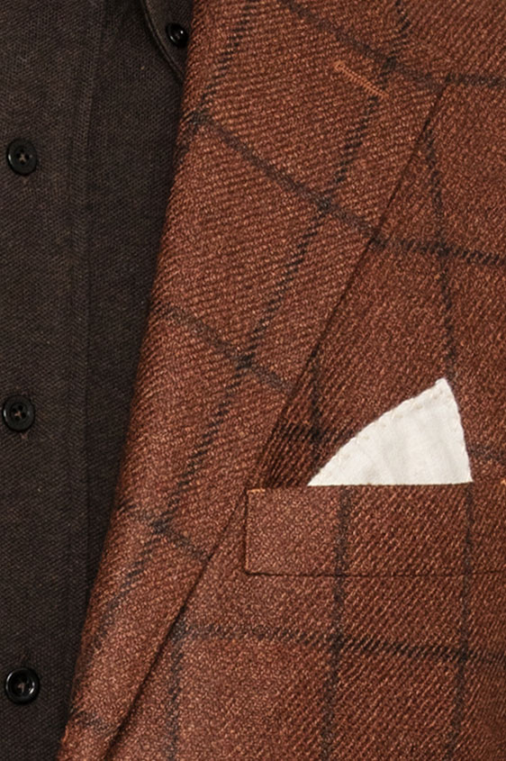 Коричневый пиджак в крупную темную клетку