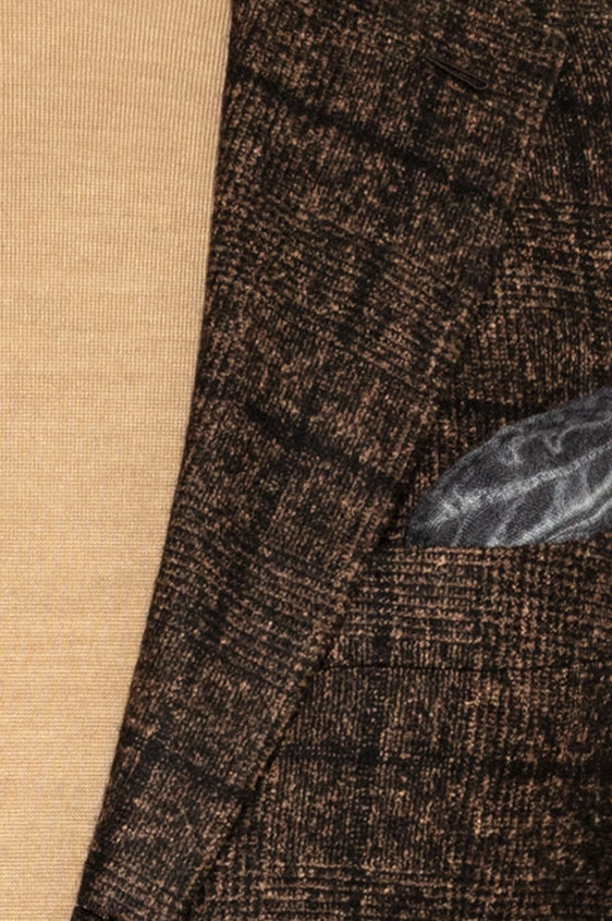 Темно-коричневый пиджак в крупную темную клетку