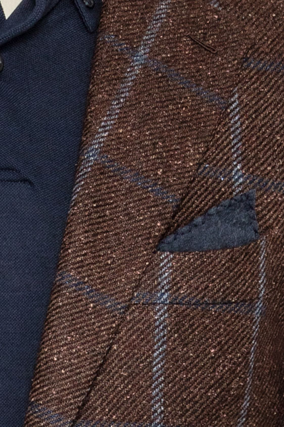 Коричневый пиджак в крупную клетку