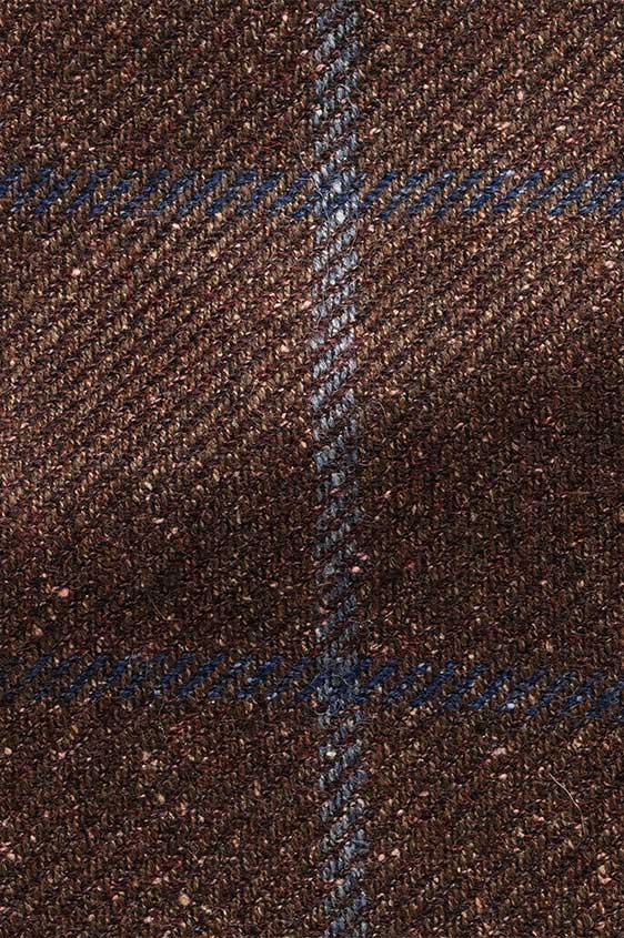 Коричневый пиджак в крупную клетку