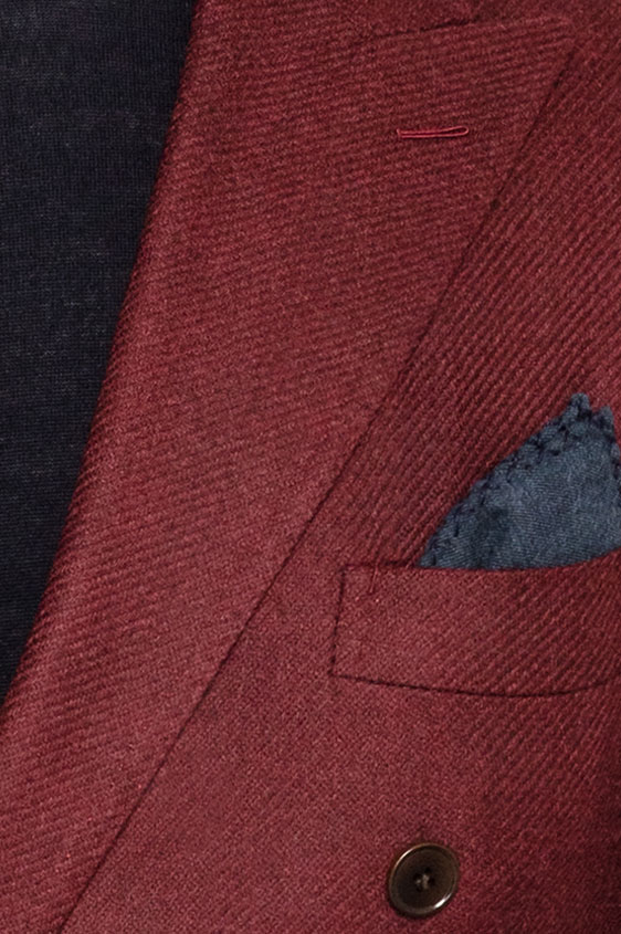 Ярко-малиновый двубортный пиджак