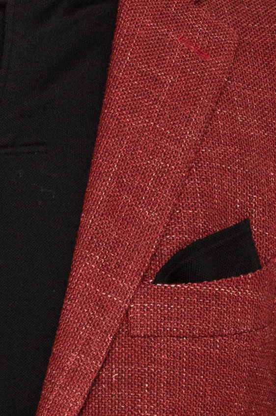 Красный пиджак плетеной фактуры
