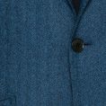 Ярко-синий пиджак в елочку