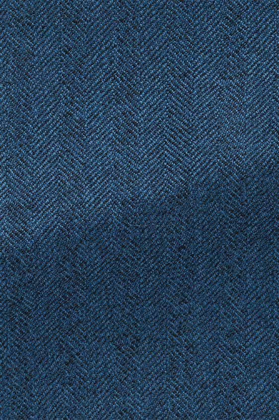 Ярко-синий пиджак в елочку