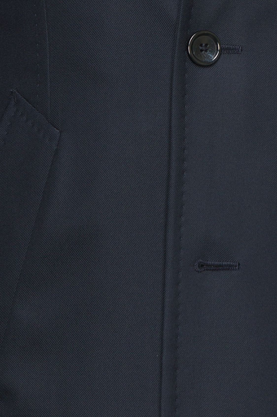 Темно-синий плащ с гладкой фактурой