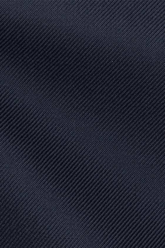 Темно-синий плащ с гладкой фактурой