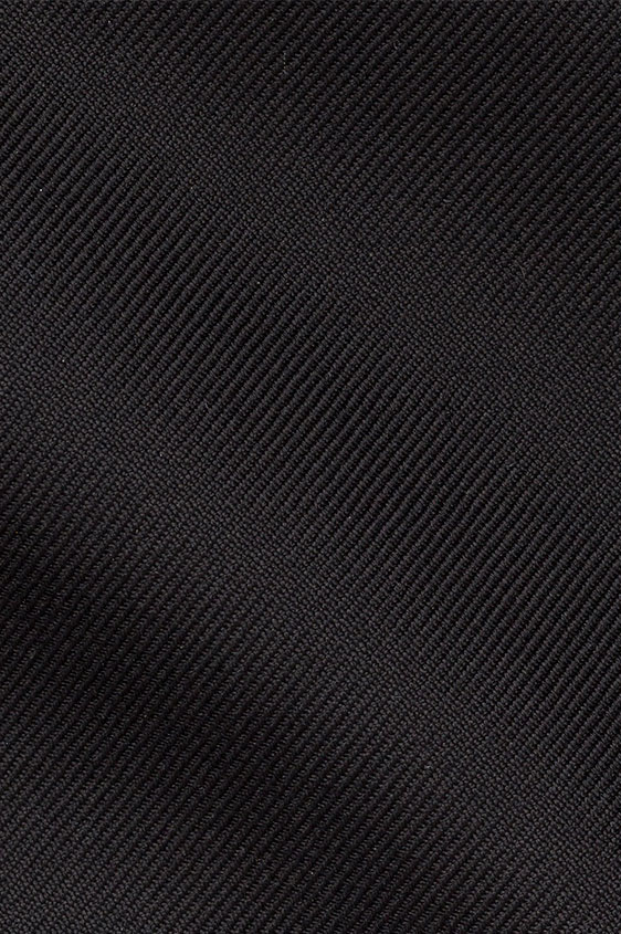 Черный плащ с фактурой твил