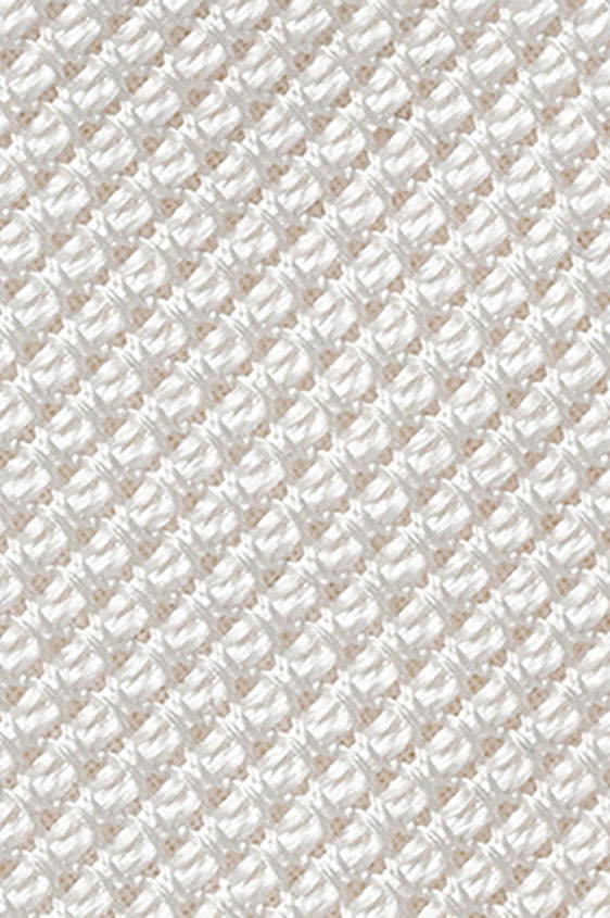 Белый галстук плетеной фактуры