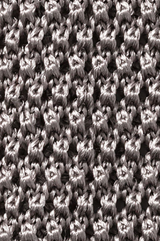 Серый галстук вязаной фактуры