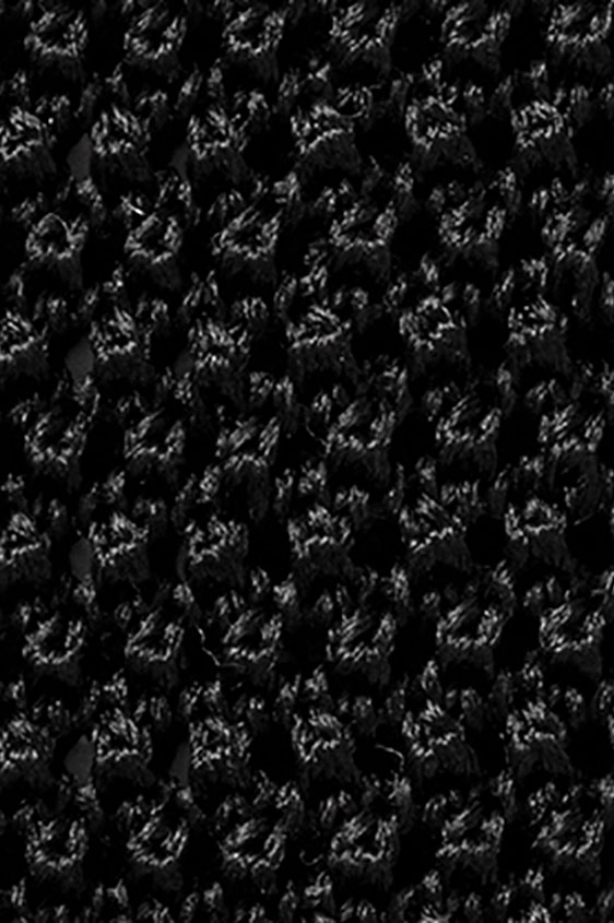 Черный галстук вязаной фактуры