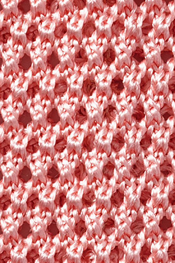 Розовый галстук вязаной фактуры