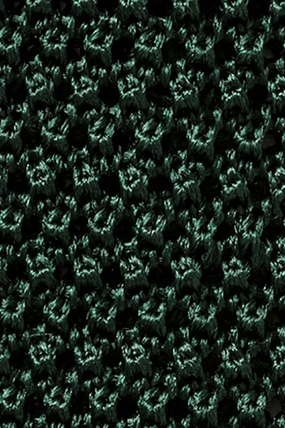 Зеленый галстук вязаной фактуры