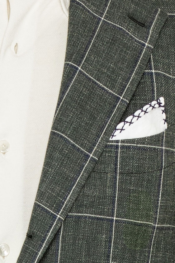 Зеленый костюм в крупную клетку