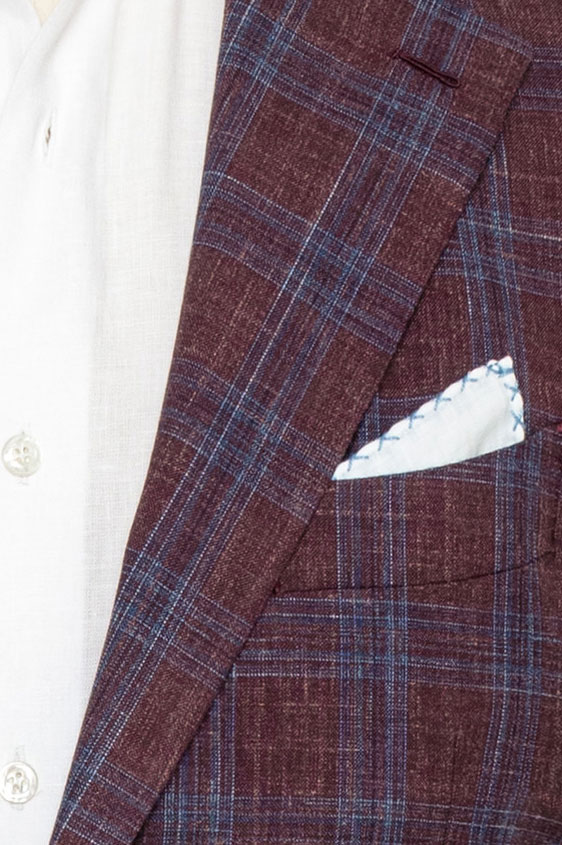 Бордовый костюм в голубую клетку