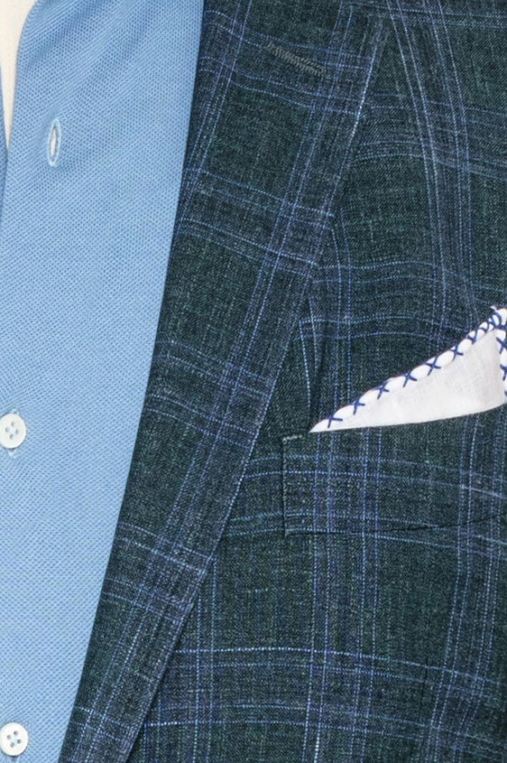 Зелено-синий костюм в голубую клетку