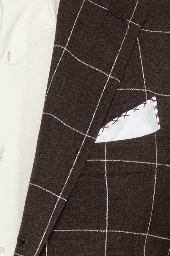 Коричневый костюм в клетку