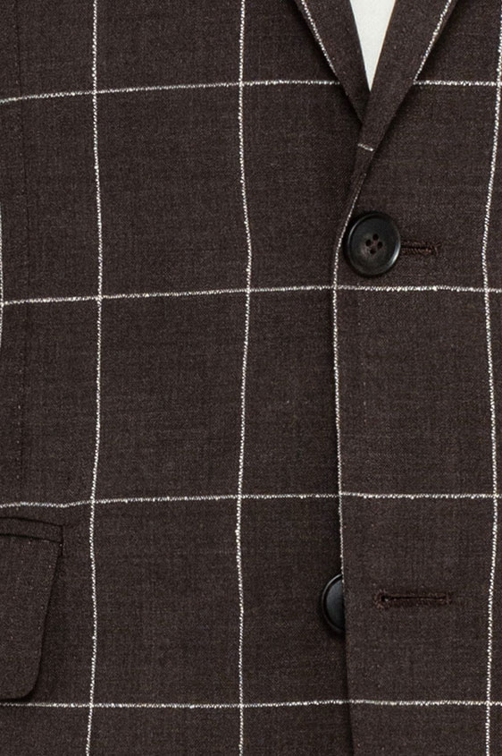 Коричневый костюм в клетку