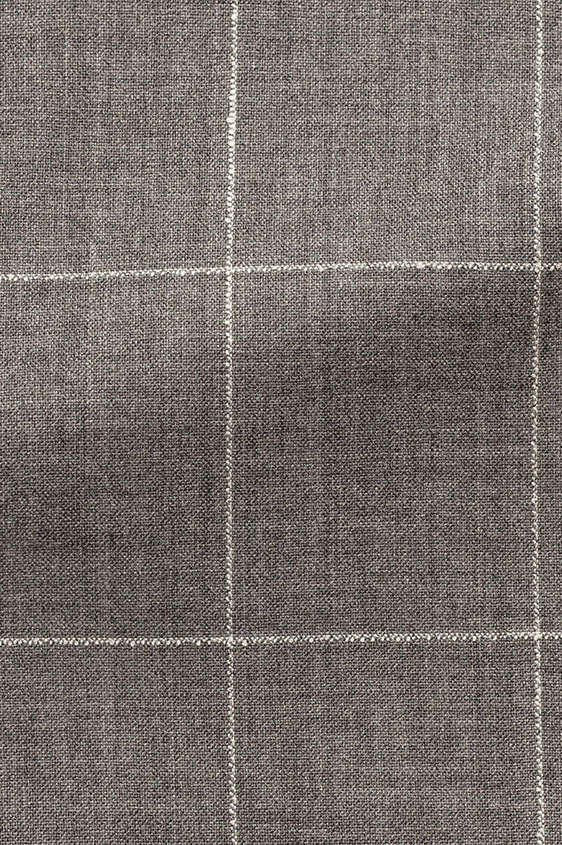 Серый костюм в белую клетку