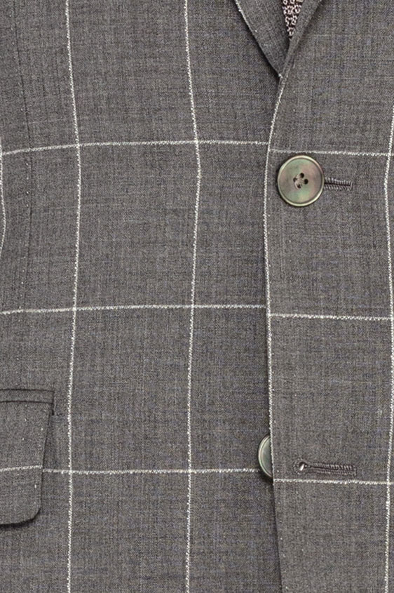 Серый костюм в белую клетку