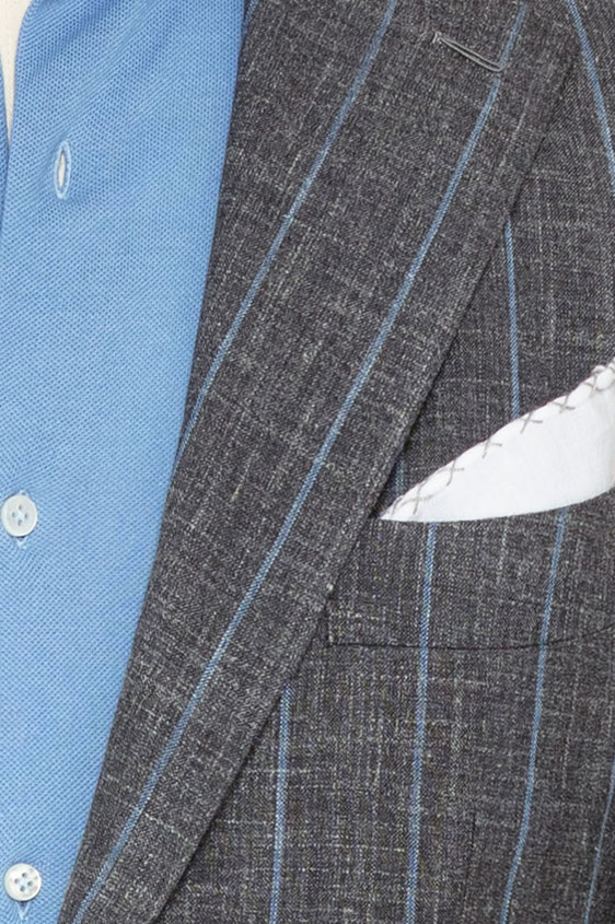 Темно-серый костюм в синюю клетку