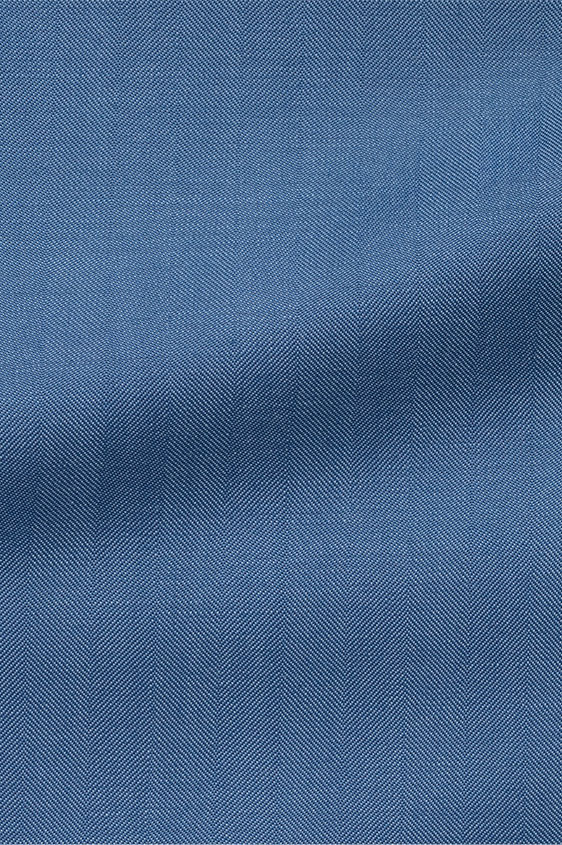 Синий костюм в елочку