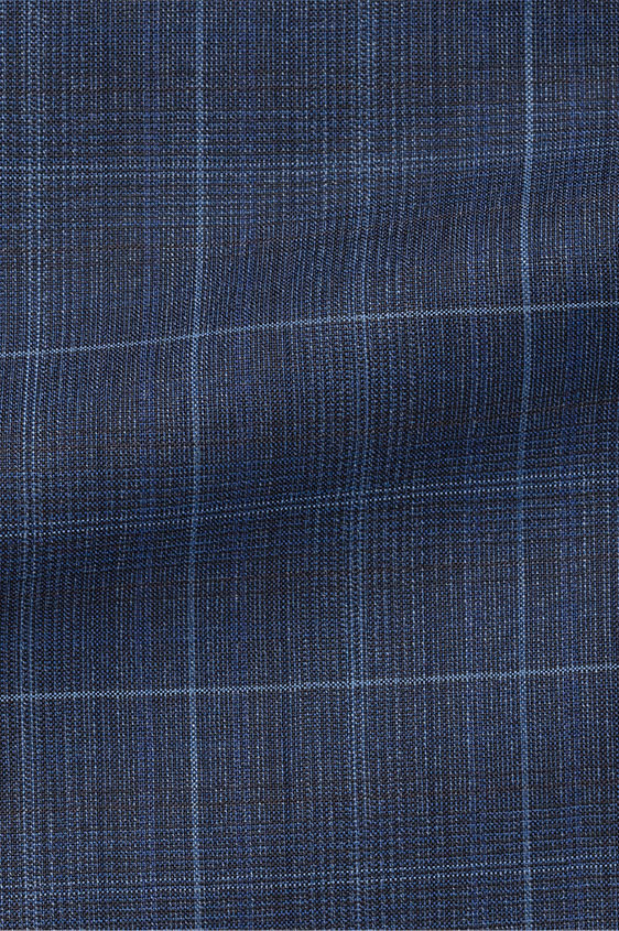 Темно-синий костюм в черно-голубую клетку