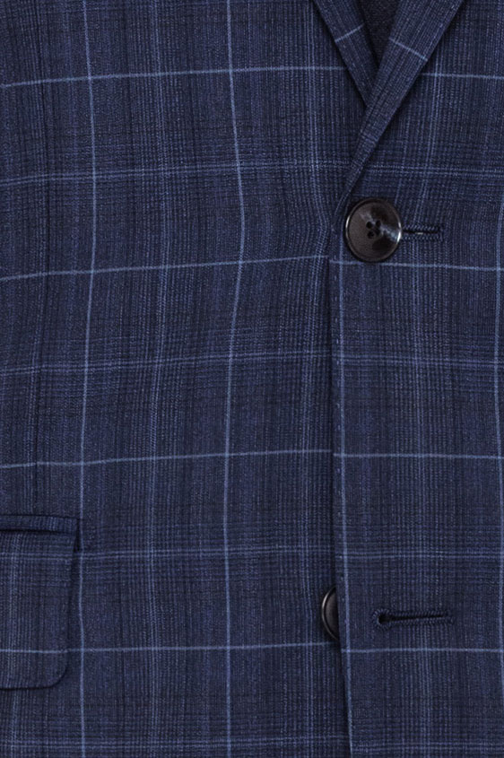 Темно-синий костюм в черно-голубую клетку