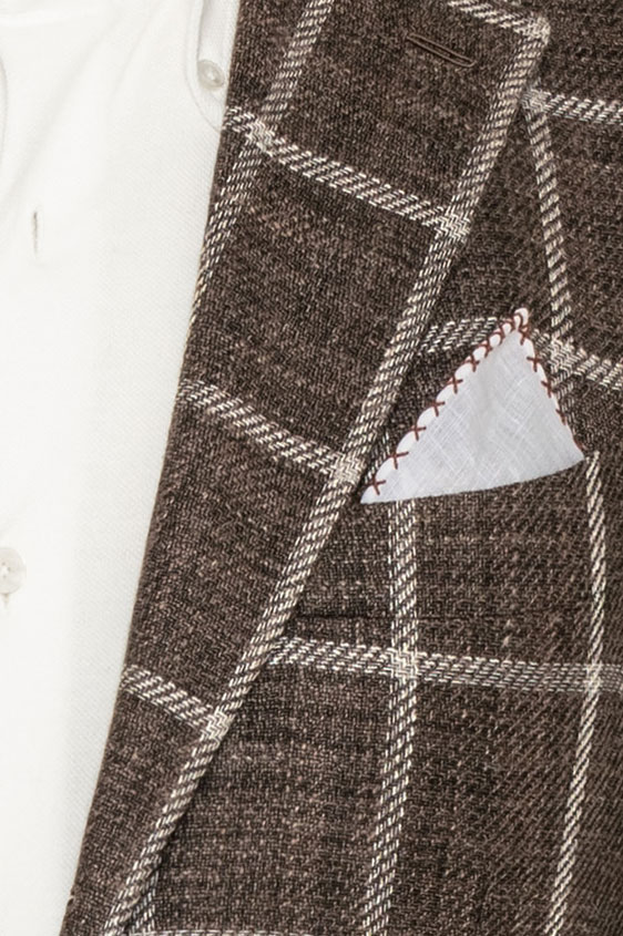 Коричневый пиджак в белую клетку