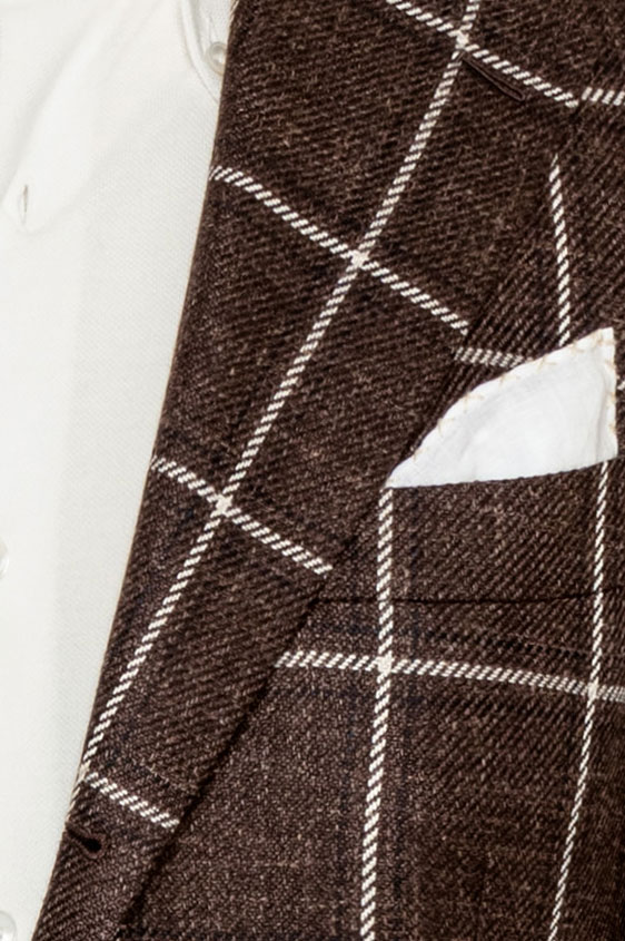 Коричневый пиджак в двойную клетку