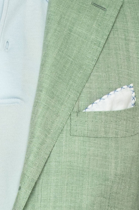 Зеленый пиджак в елочку