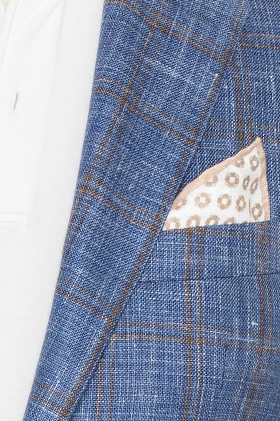 Голубой пиджак в оранжевую клетку