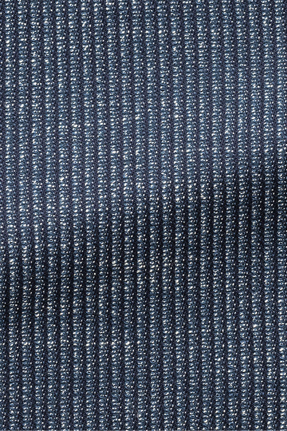 Темно-синий пиджак в полоску и белыми вкраплениями