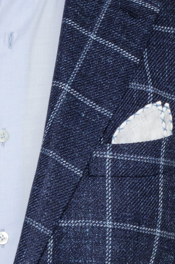 Темно-синий пиджак в белую клетку структуры твил