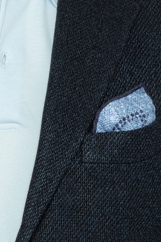 Темно-синий пиджак вязаной фактуры