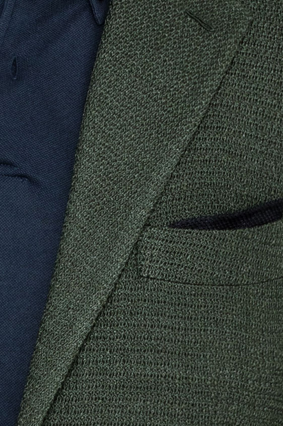 Зеленый пиджак вязаной фактуры