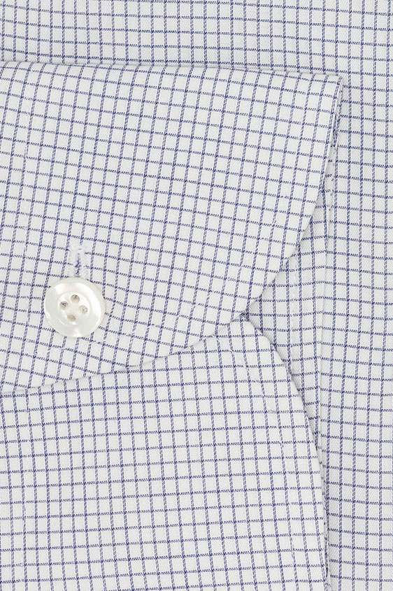 Белая сорочка в голубую клетку