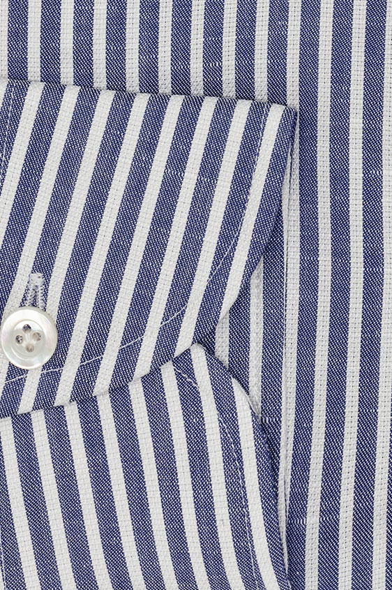 Синяя сорочка в белую полоску
