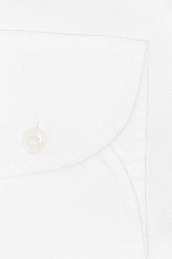 Белая сорочка с микроструктурой