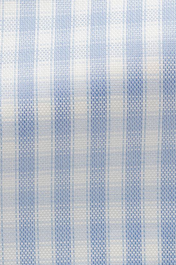 Голубая сорочка в белую клетку