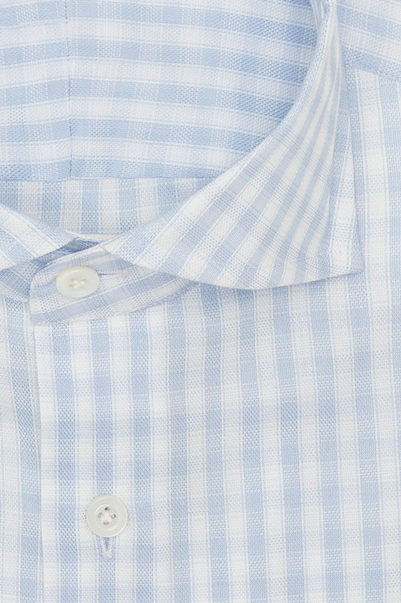 Голубая сорочка в белую клетку