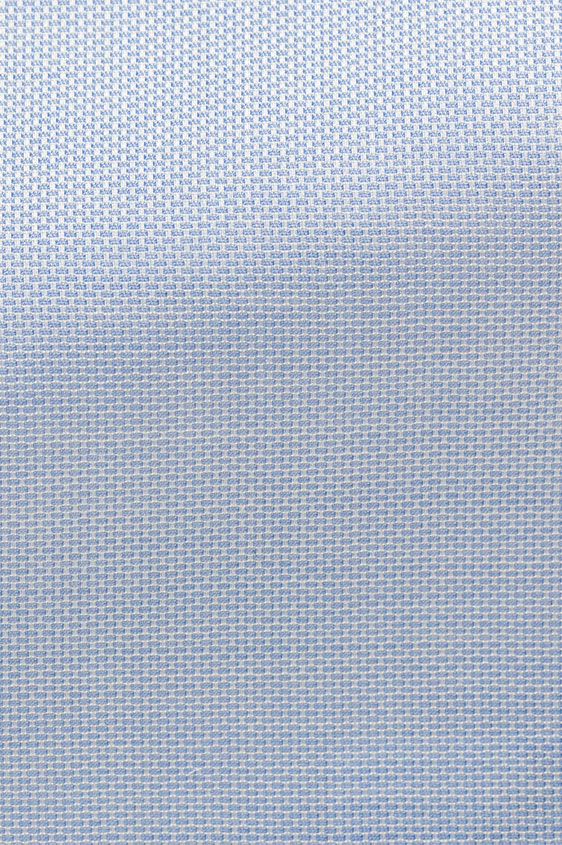 Голубая сорочка с микроструктурой